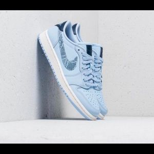Jordan 1 low womens retro royal tint